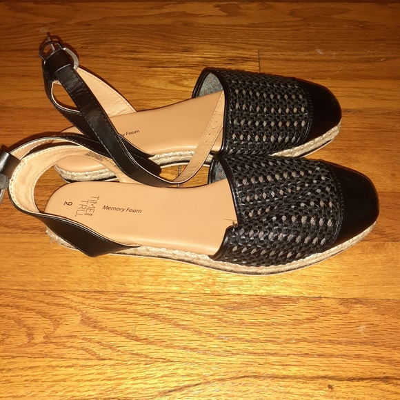 Shoes - Picture 2 of 4